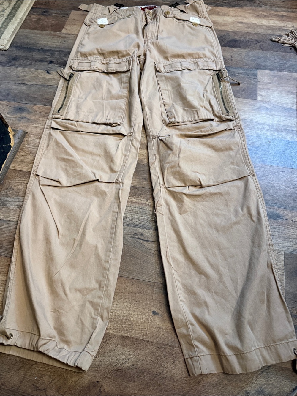 Vintage true Y2K tan cargo Hollistet pants with extra pockets drawstring ankle